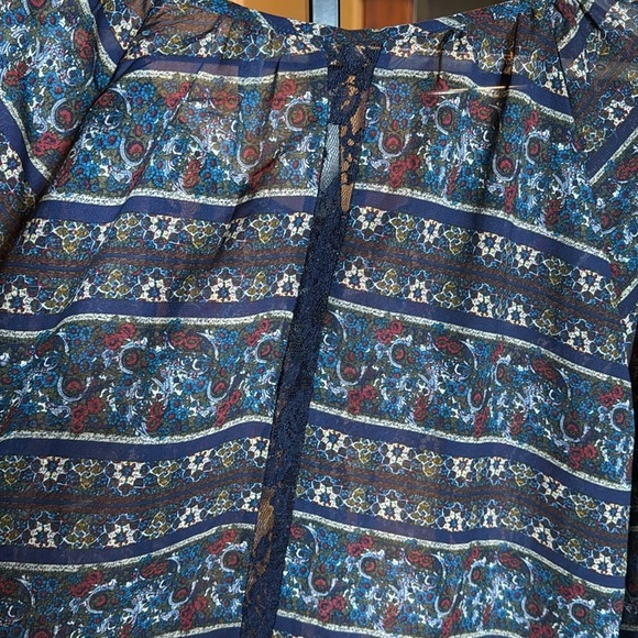 Wallflower Blue Floral Semi Sheer Lace Button Up Blouse Size XL - Picture 8 of 8